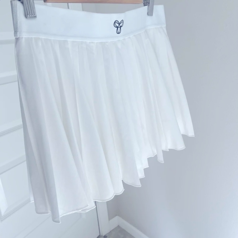 White aritzia tennis skirt!